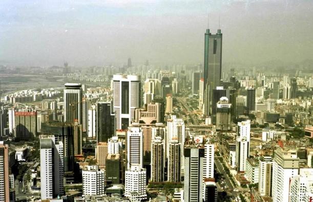 △2000年8月的深圳经济特区建筑群