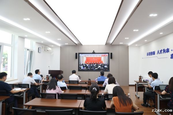 中心组学习1.jpg 中心组学习1.jpg